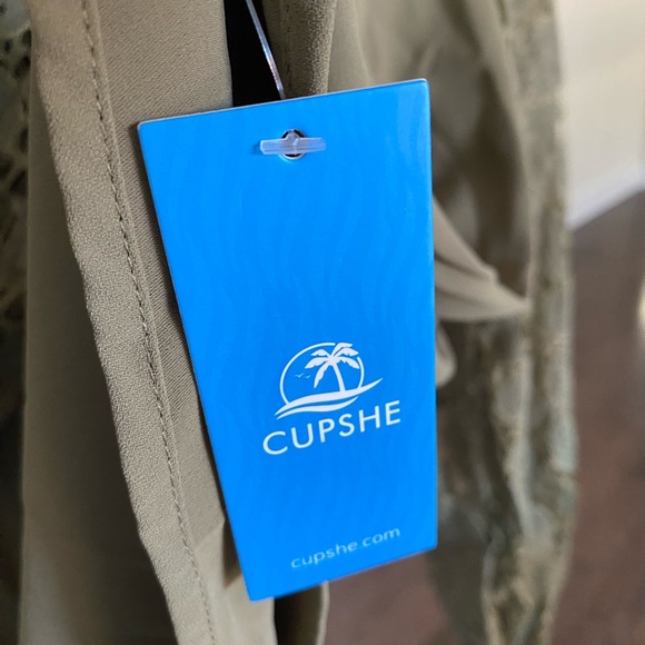 Cupshe blouse - Picture 4 of 4